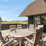 Reiko - 1-5km From The Sea By Interhome