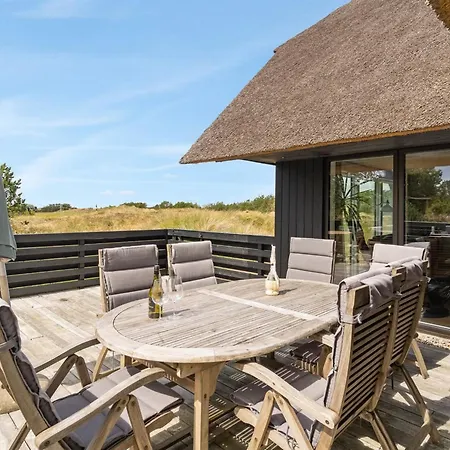 Reiko - 1-5km From The Sea By Interhome